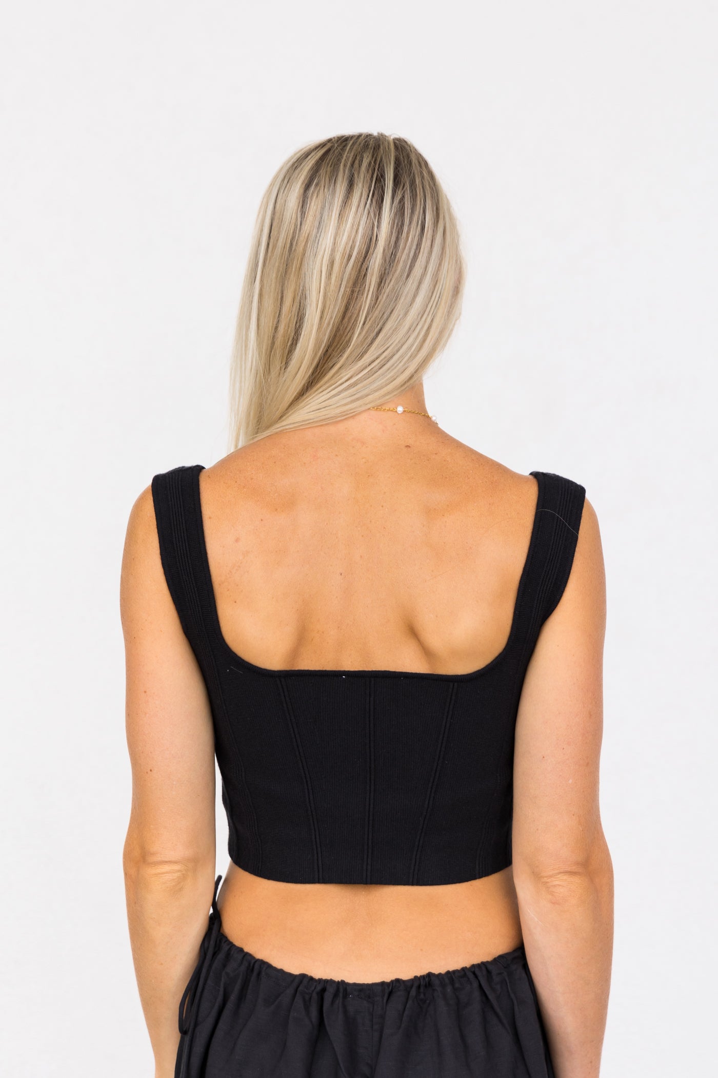 MOD REF BLACK CROPPED TANK TOP