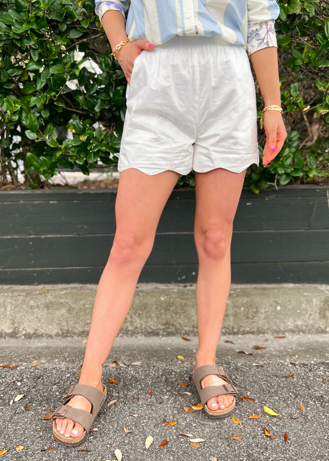 KAYLA WHITE SCALLOPED SHORTS