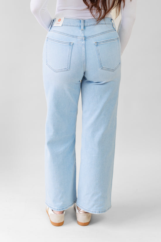 JUST BLACK DENIM RELAXED VINTAGE STRAIGHT DENIM LIGHT WASH