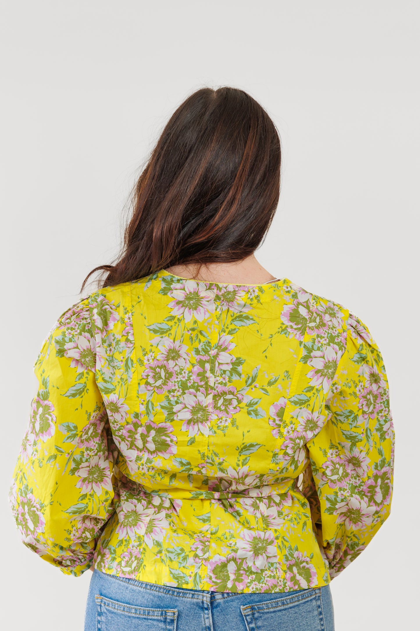 OLIVACEOUS COVE SIDE TIE BLOUSE FLORAL