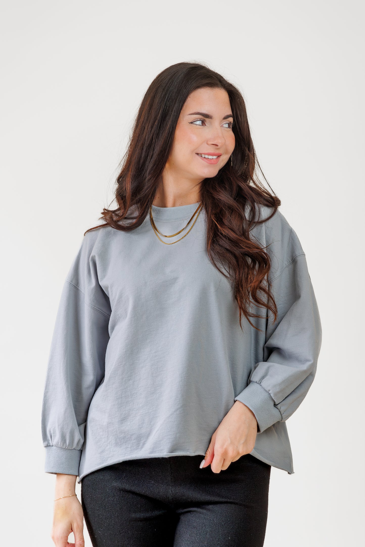  Casual crewneck with a stylish raw edge and ribbed wrist hem