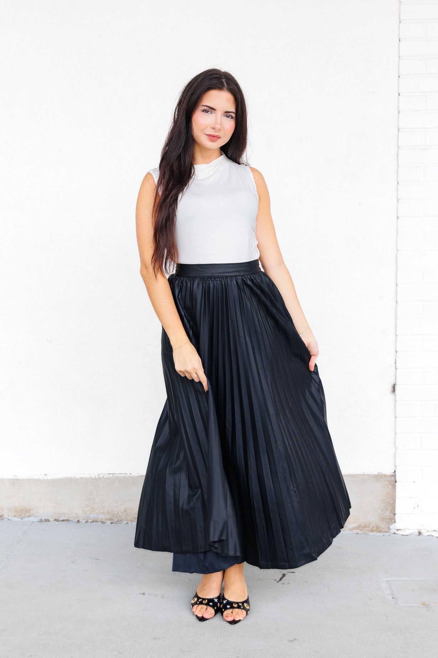 OLIVACEOUS PLEATED FAUX LEATHER SKIRT 